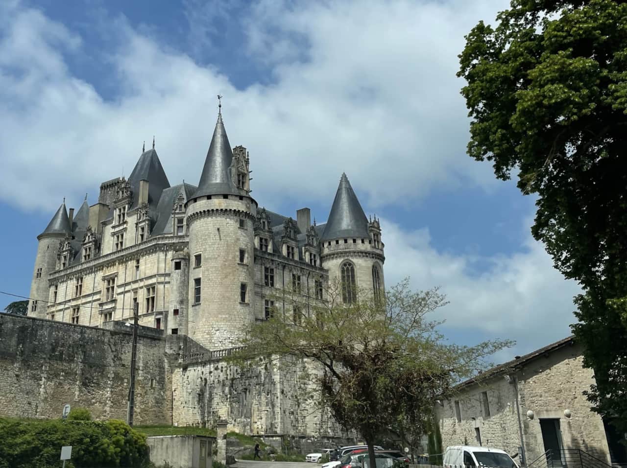 Chateaux Vertuiel .jpg