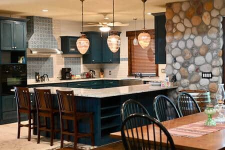 Gorgeous Spacious Kitchen