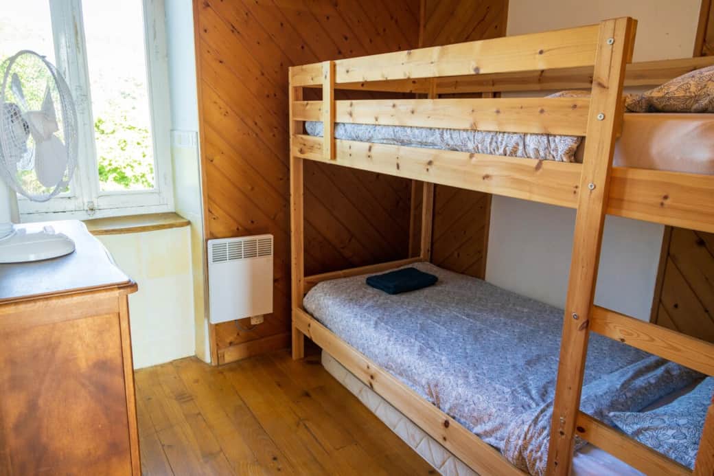 The twin bunk room in Stags