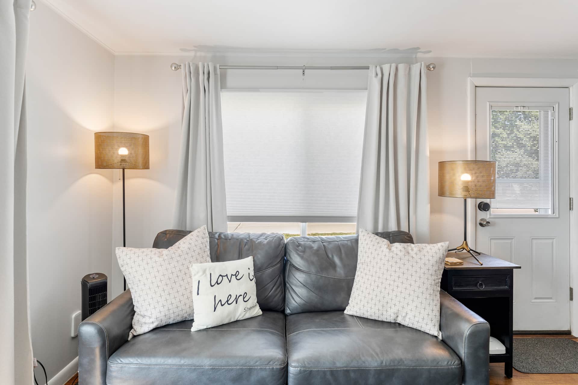 Emerald City Bungalow bedroom