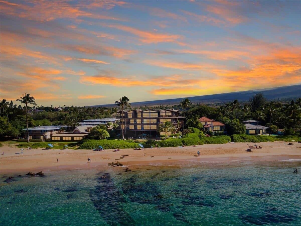 Hale Hui Kai building sits right on the sands of Maui's most beautiful beach, Keawakapu. Here you can swim, snorkel, paddle, or just be a beach bum and soak in the Maui sun!
