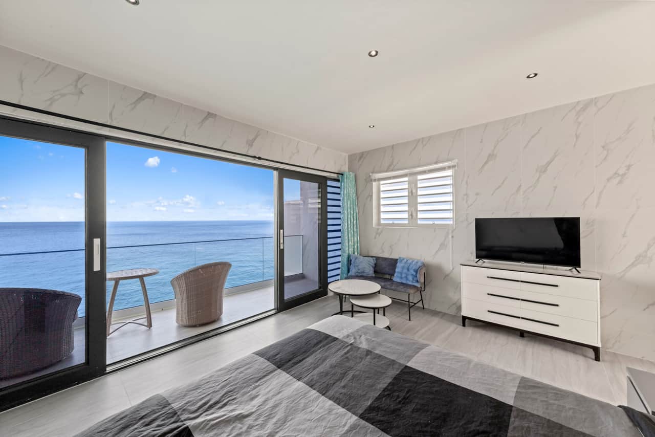 Lagunbay Pearle Bedroom