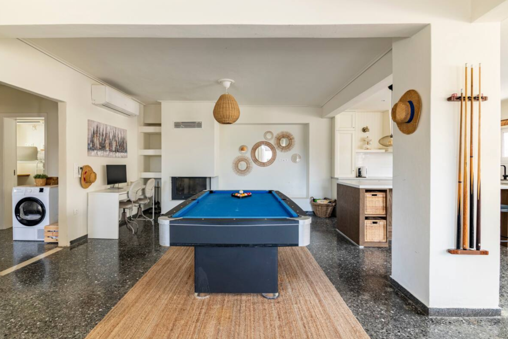 Pool table, fireplace, working desk Pool table, fireplace, working desk