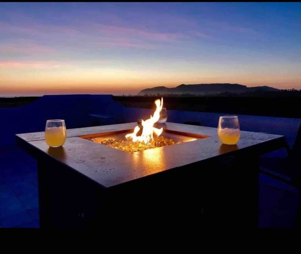 Rooftop Firepit

Here is where you can enjoy evening sunsets, quiet evenings and the clear Baja night sky.