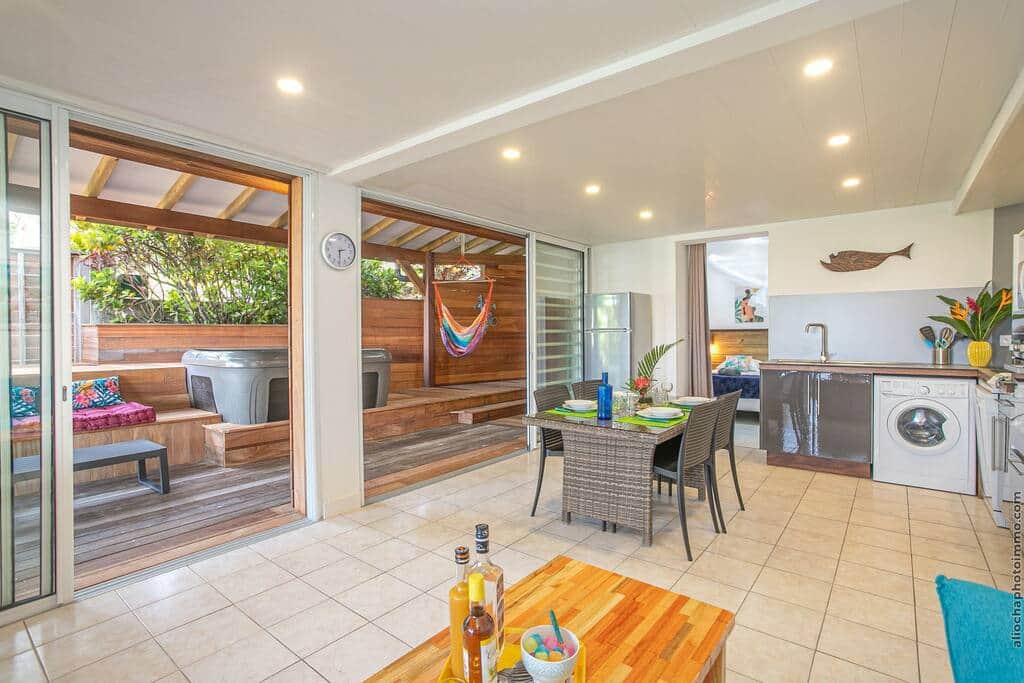 Villa Canopée - Coin repas ouvert sur la terrasse Villa Canopée - Coin repas ouvert sur la terrasse