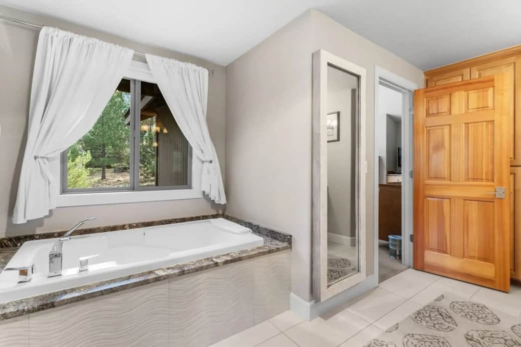 Primary soaking tub with dual faucets