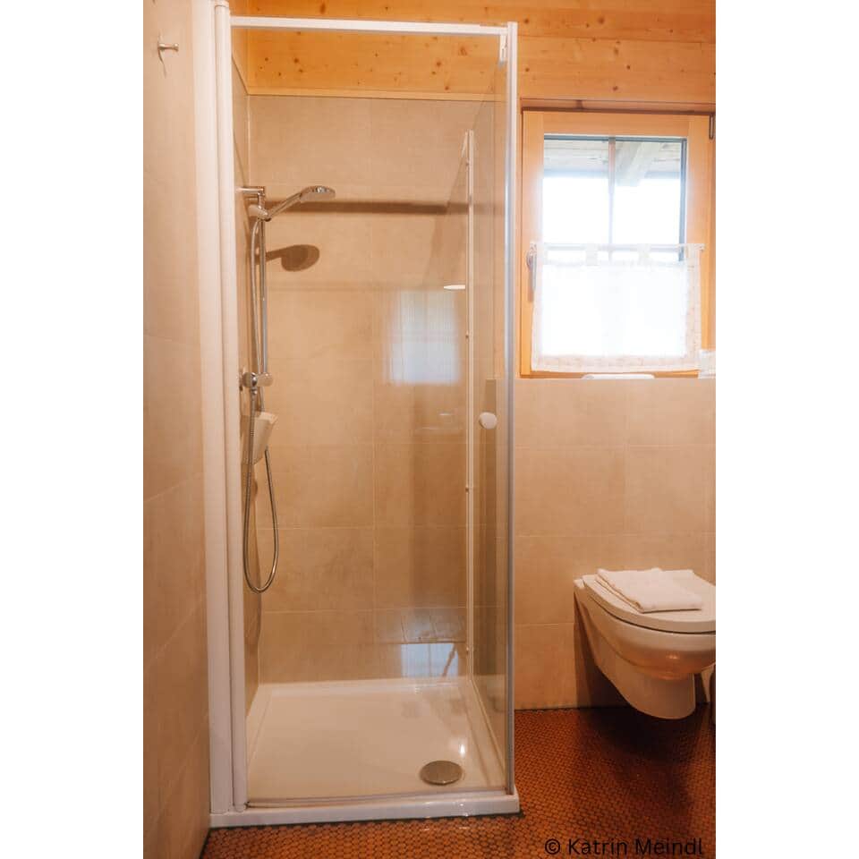 Im neuwertigen, modernen Bad wurde auf Stil und Komfort großer Wert gelegt. 