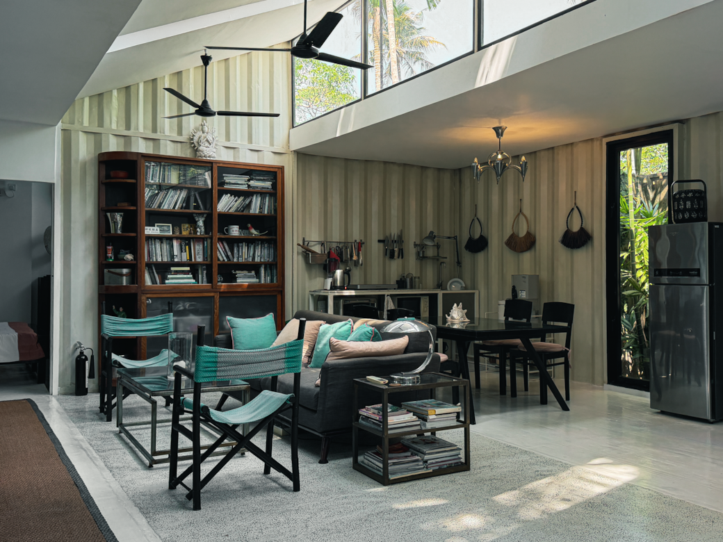 Living room with the library wall. Double height, two ceiling fans.