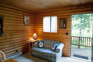 Cabin5 Livingroom2