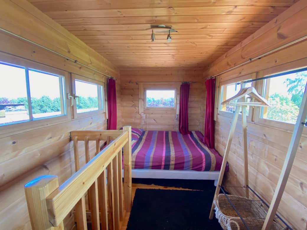 2ème étage - Chambre de 2 pers.
Lit 140. (Tourelle)
Vue à 360 degrés sur le jardin et alentours. 2ème étage - Chambre de 2 pers.
Lit 140. (Tourelle)
Vue à 360 degrés sur le jardin et alentours.