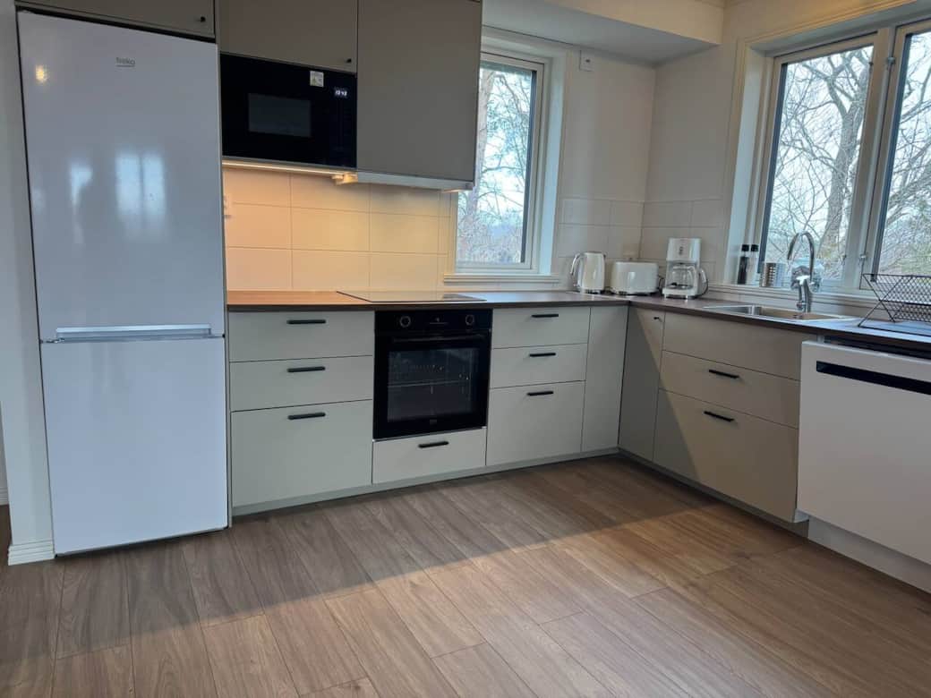 Fully equipped kitchen with fridge, freezer, oven, microwave, dishwasher, plus coffee maker, toaster Fully equipped kitchen with fridge, freezer, oven, microwave, dishwasher, plus coffee maker, toaster