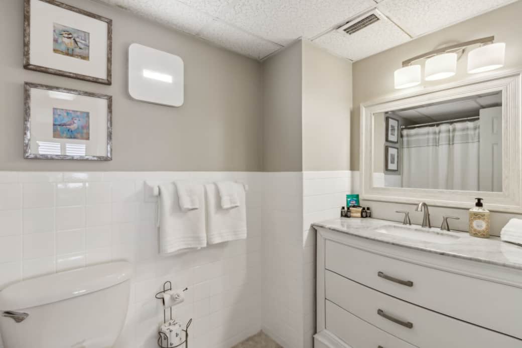 440 En Suite Primary Bathroom 1