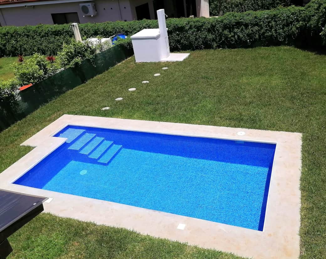 Piscina vista desde el balcón Piscina vista desde el balcón