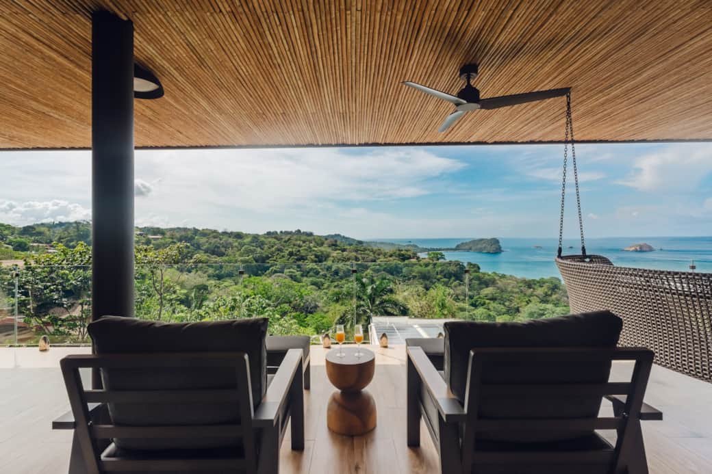 Outdoor Spaces Framed by Remarkable Views Outdoor Spaces Framed by Remarkable Views
