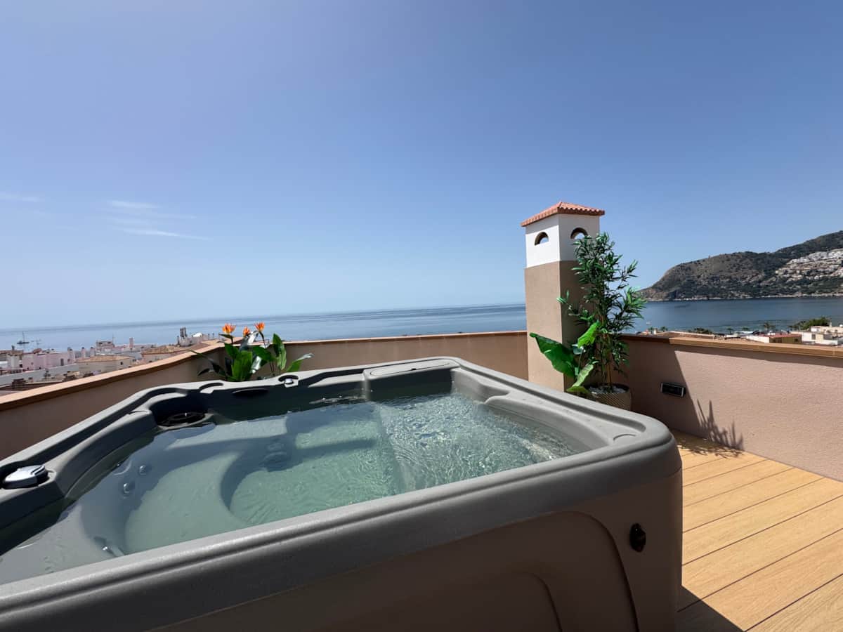 Gallery Detail: Fuerte Luxury Penthouse Jacuzzi