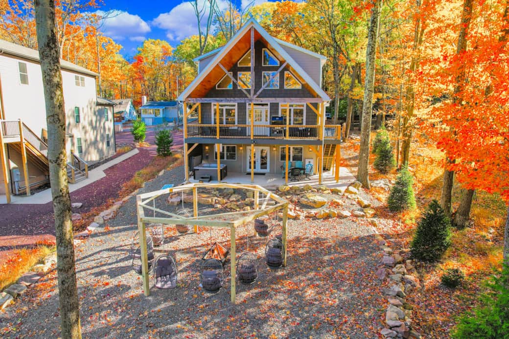 Lake Front House with Hot tub
