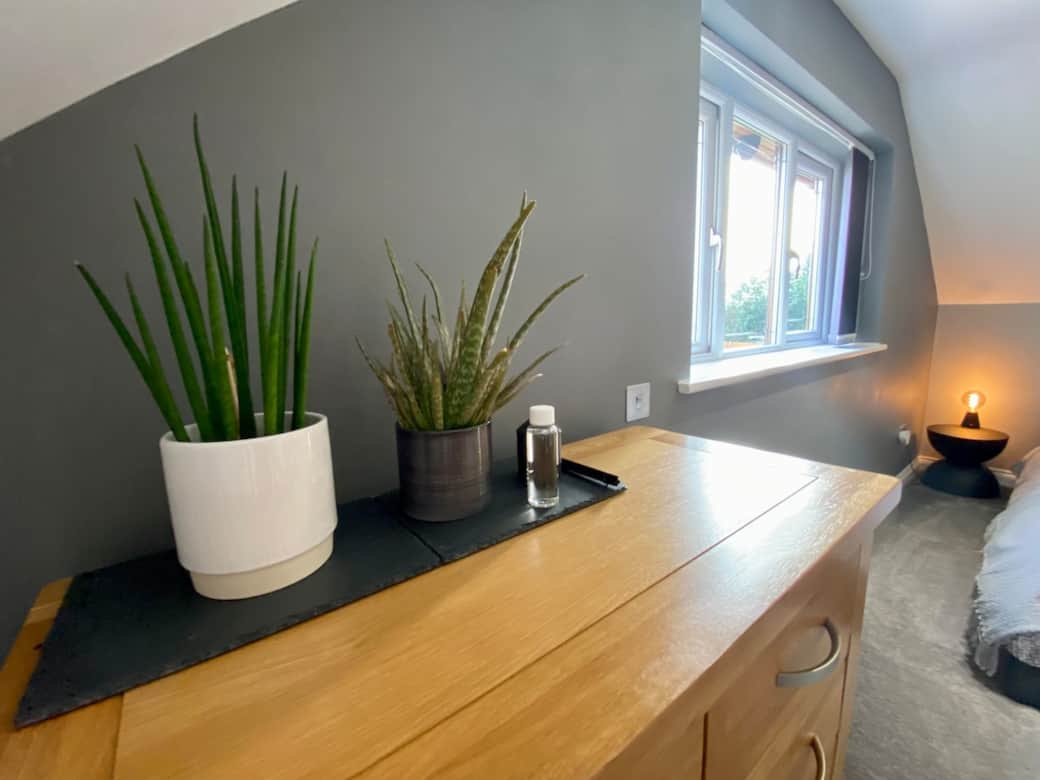 Back bedroom with en-suite