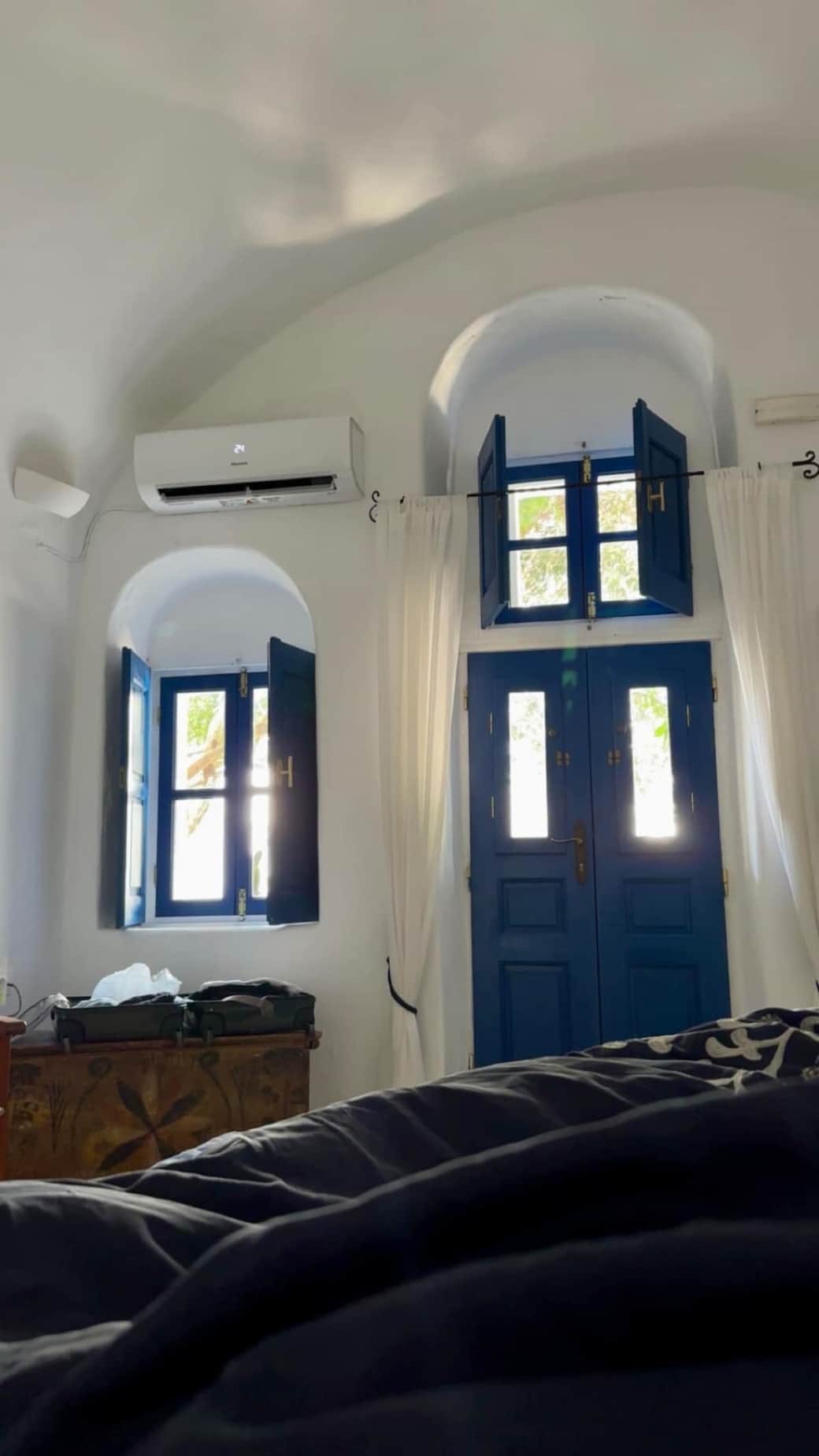 2. bedroom looking in to the courtyard.