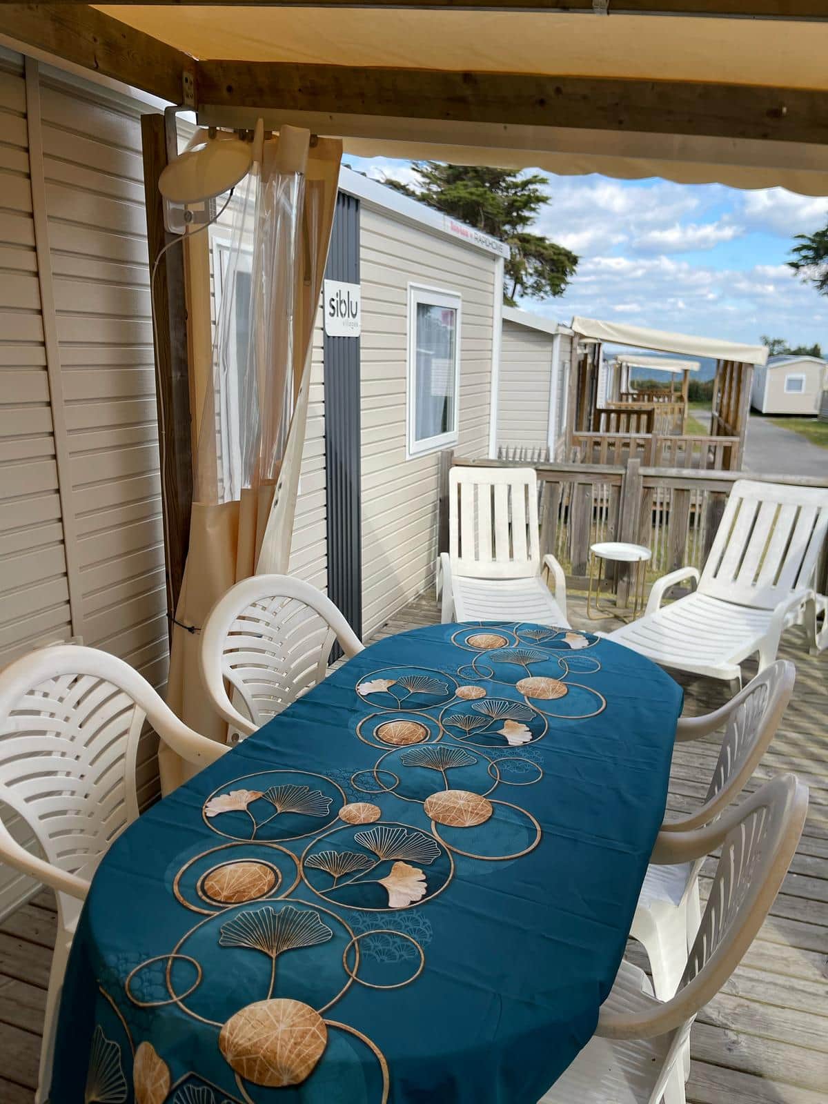 Espace repas extérieur aperçu mer