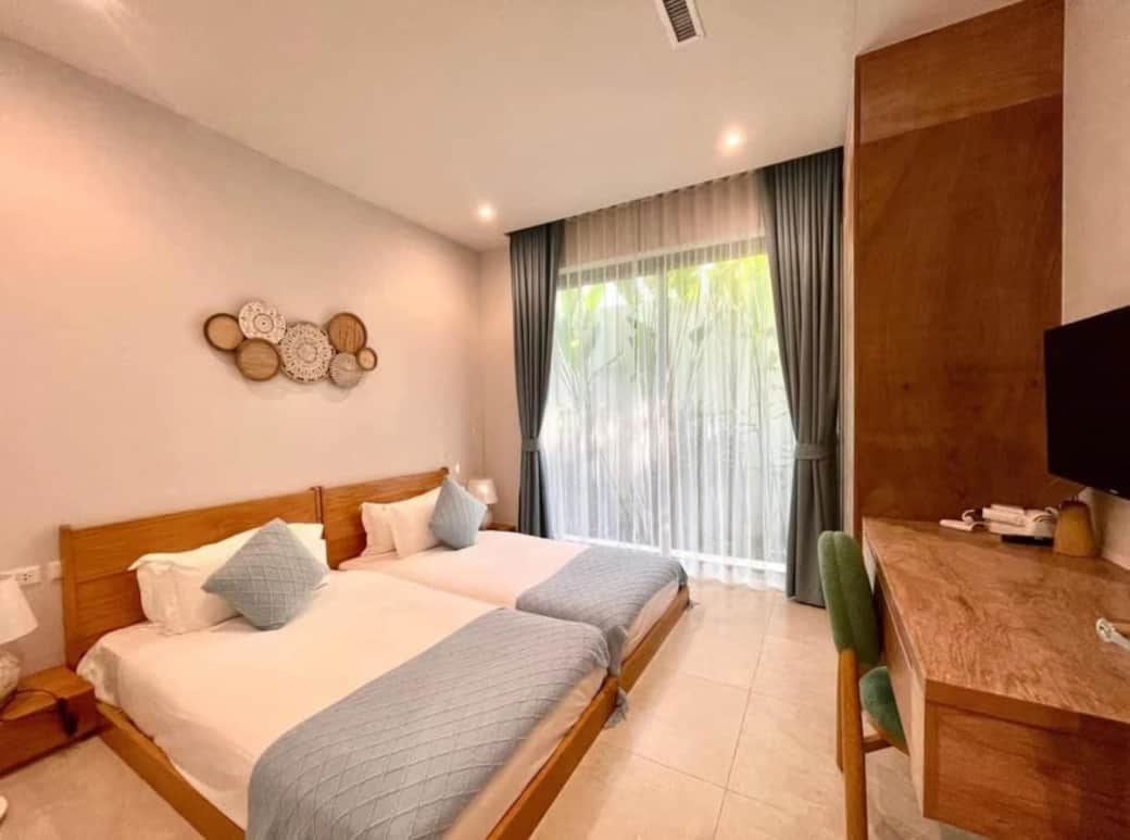 3 3rd bedroom
