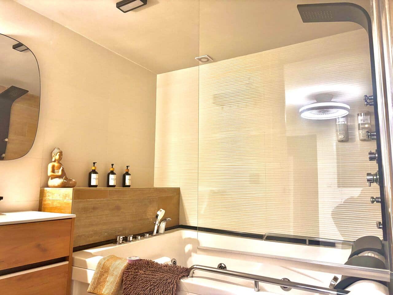 Apartamento romántico con Jacuzzi — foto 15