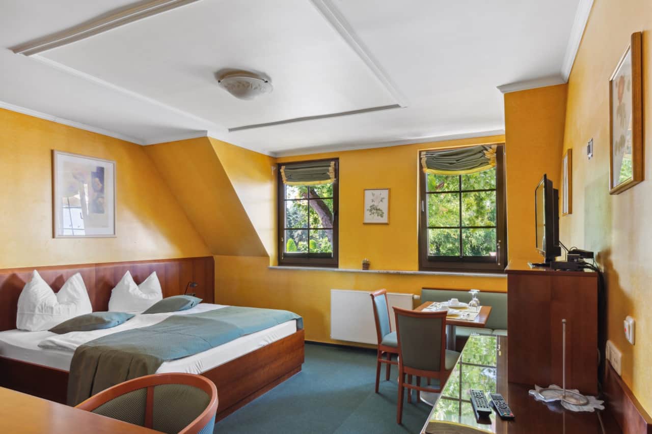 Zimmer mit Doppelbett - Gonsenheimer Hof