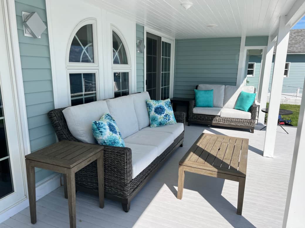 Covered porch Covered porch