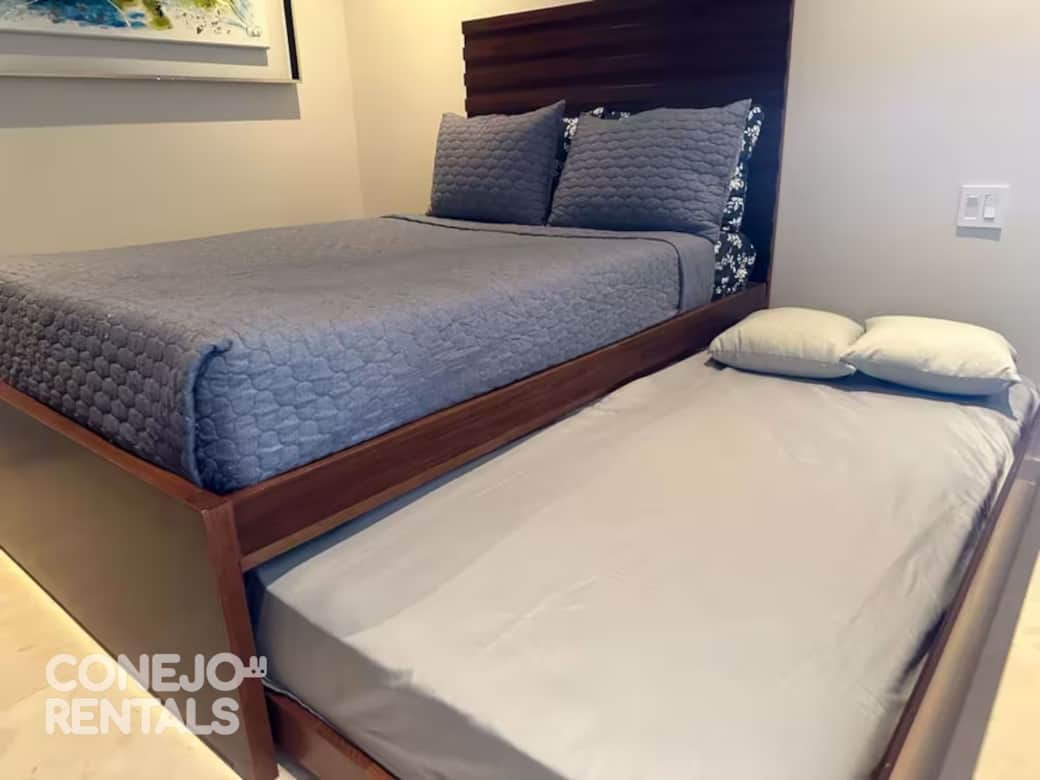 Recámara secundaria con cama nido matrimonial e individual ideal para familias en Bolongo Recámara secundaria con cama nido matrimonial e individual ideal para familias en Bolongo