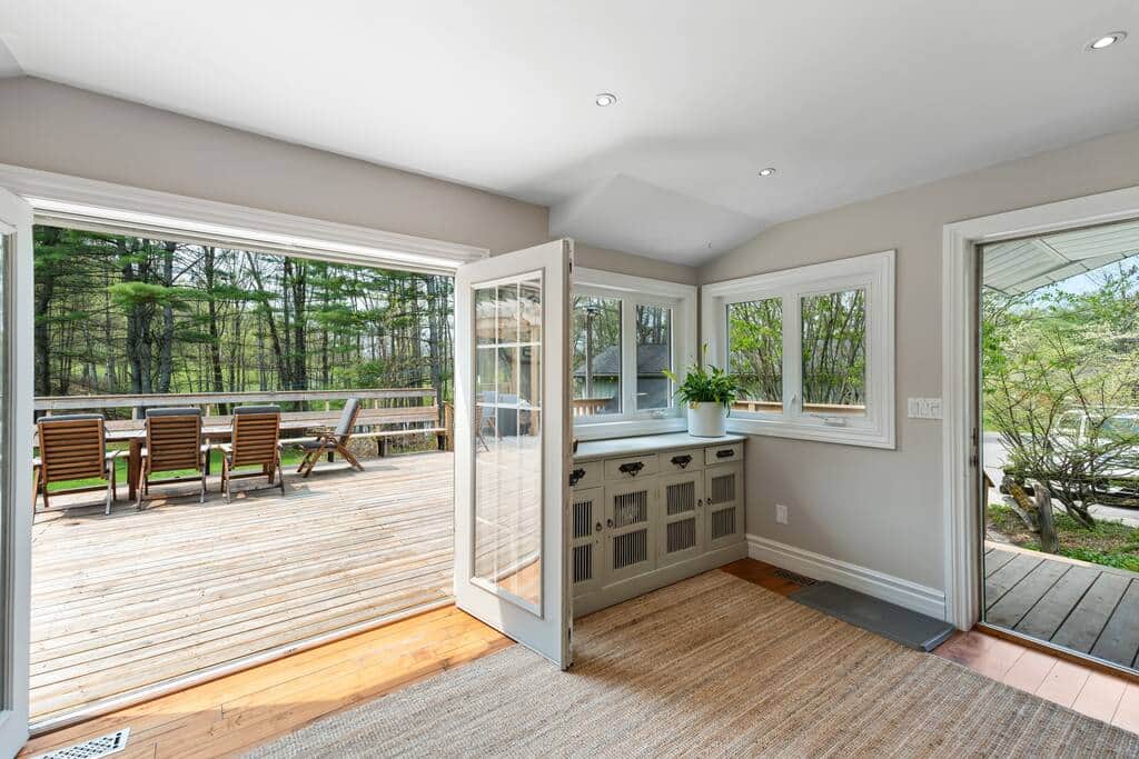 Entrance/vestibul area. Walks out directly on to 1000sqft deck