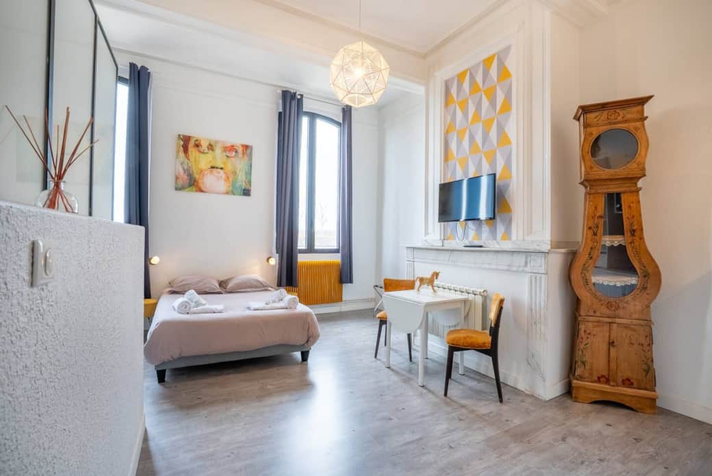 Chambre décor vintage avec mobilier d’époque