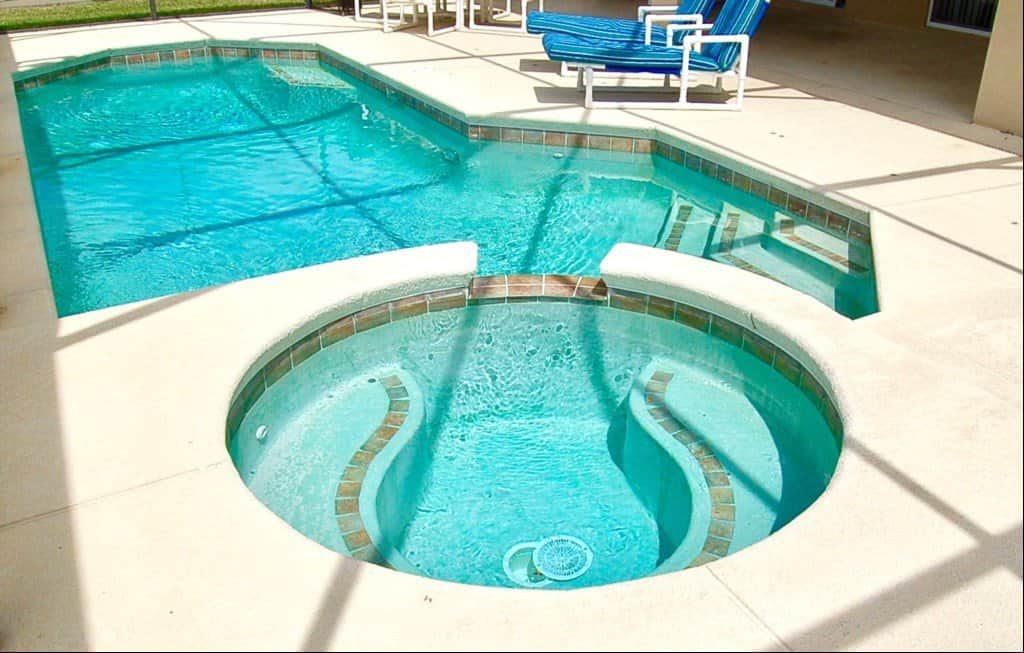 Spa area that runs directly into the pool