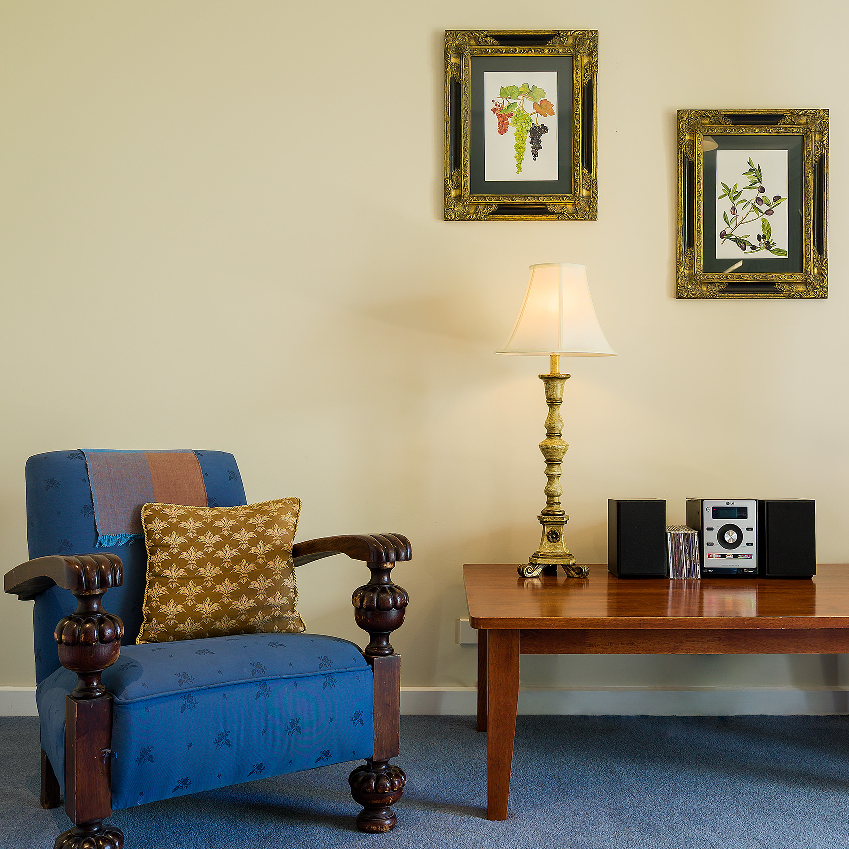 Welcoming Spacious Armchair