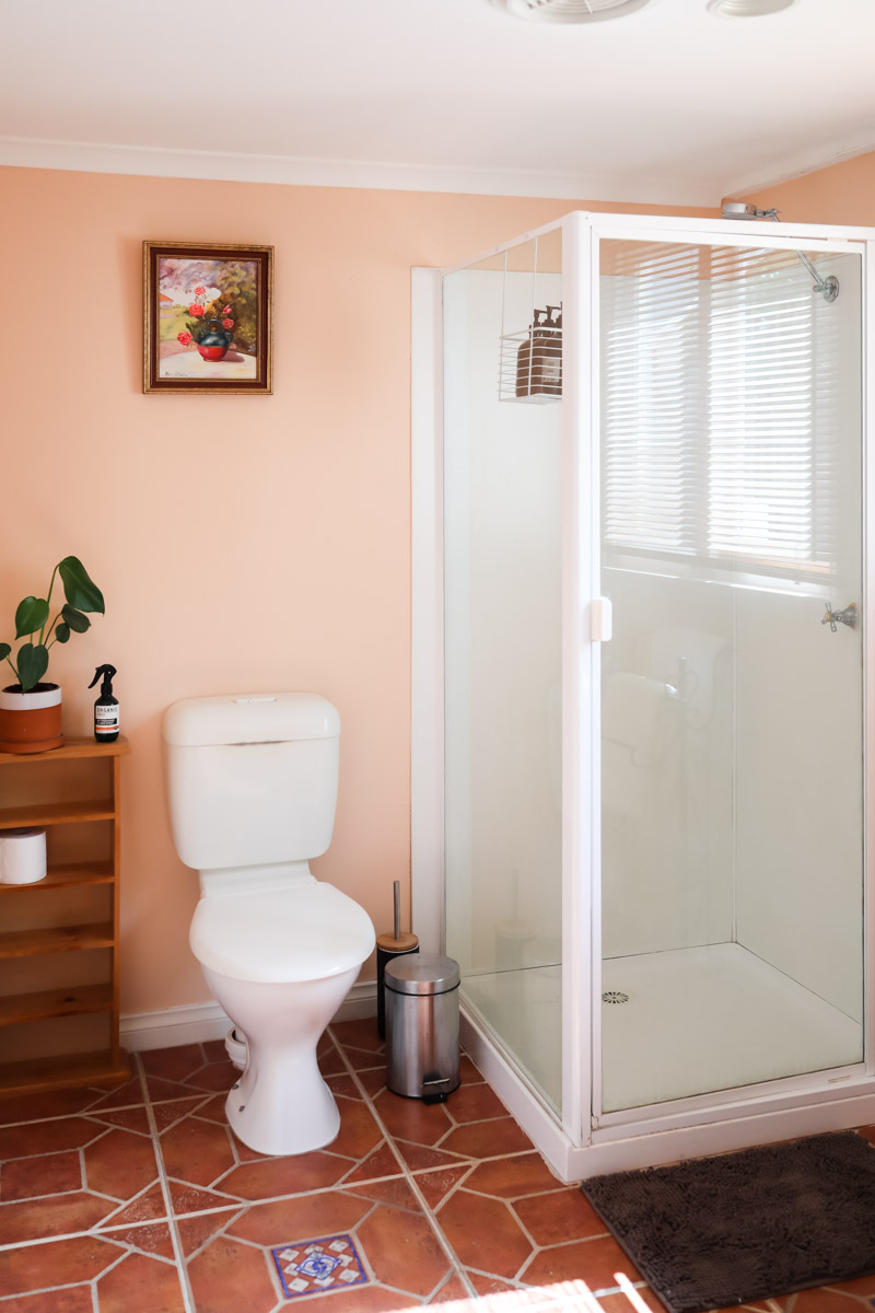 Adair House Guest Quarters Walk in shower