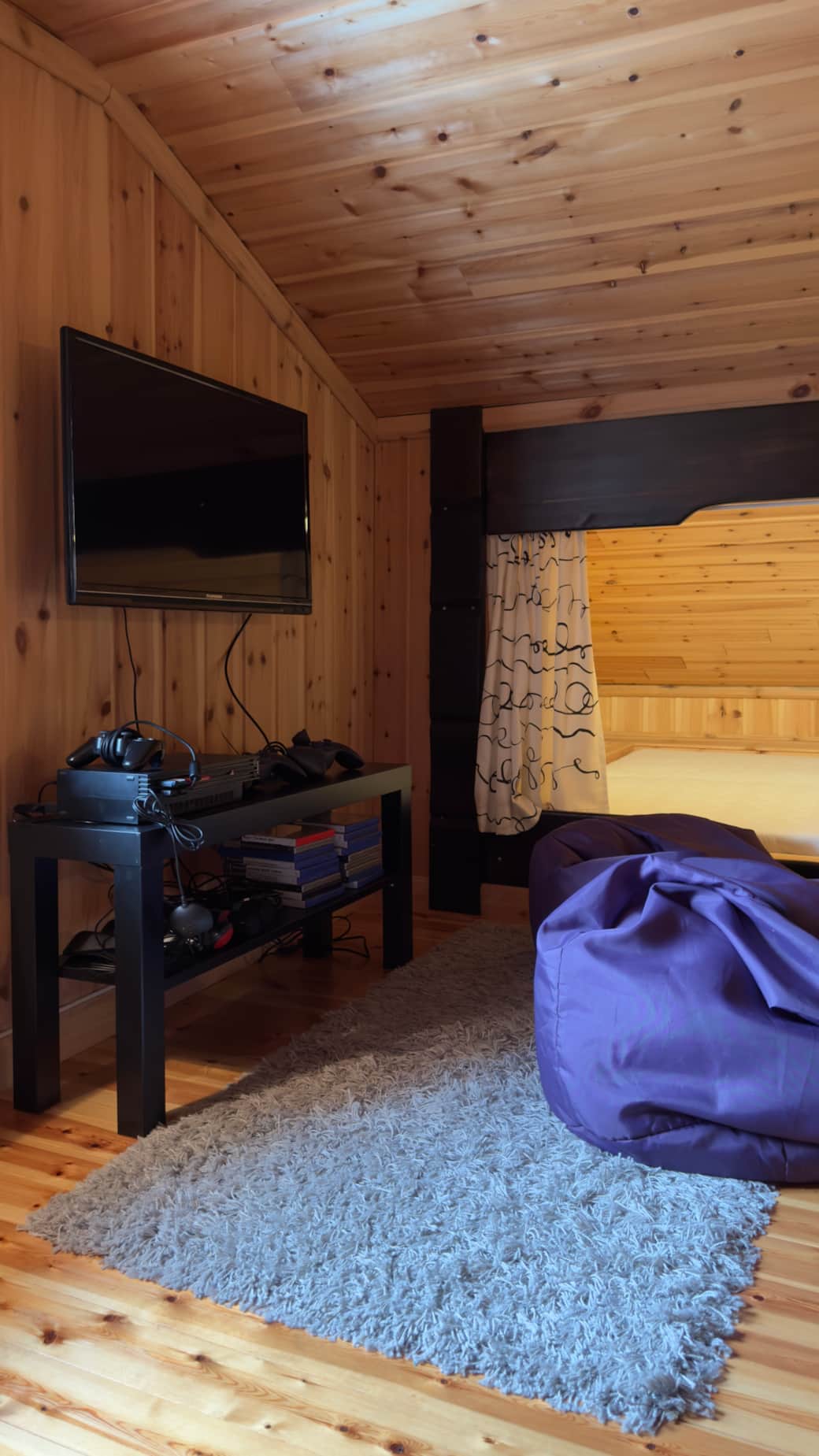 Hems med TV og Playstation 2, perfekt for barn Hems med TV og Playstation 2, perfekt for barn