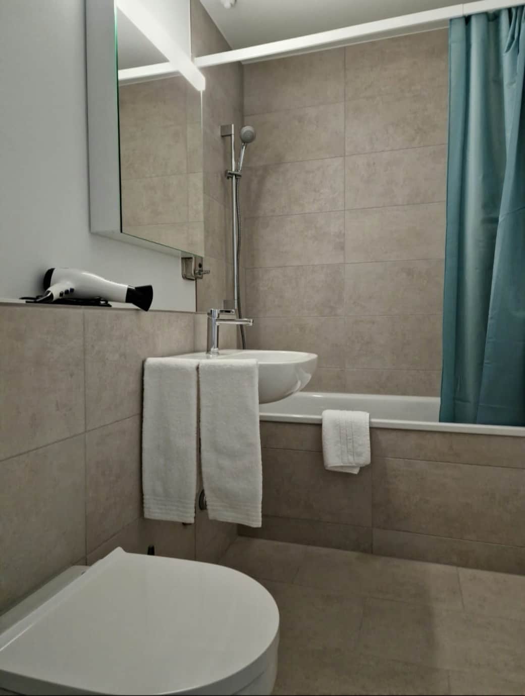 Badezimmer mit Badewanne