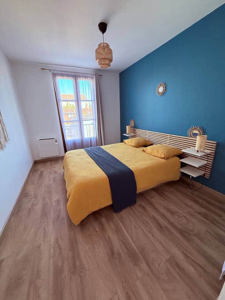 Belle chambre avec son lit 160x200 pour avoir de la place . Belle chambre avec son lit 160x200 pour avoir de la place .