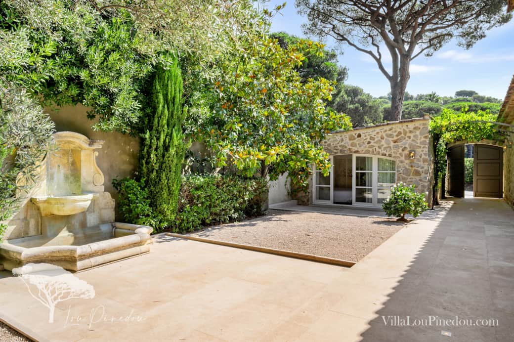 Villa Lou Pinedou Outside 27