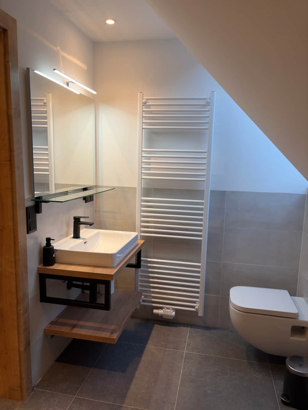 In allen Bädern sorgen Handtuchwärmer für eine wohlige Wärme.