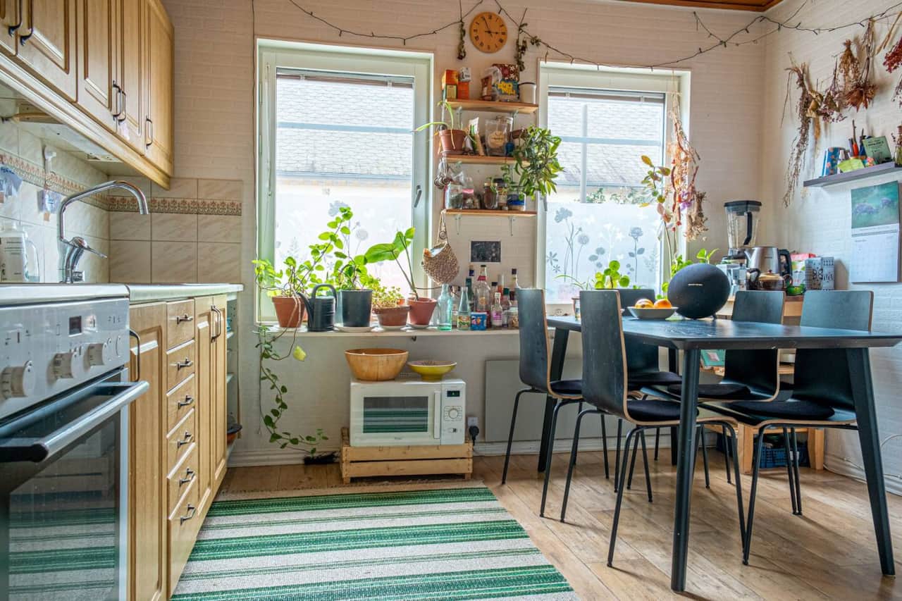 Kitchen & Dining area