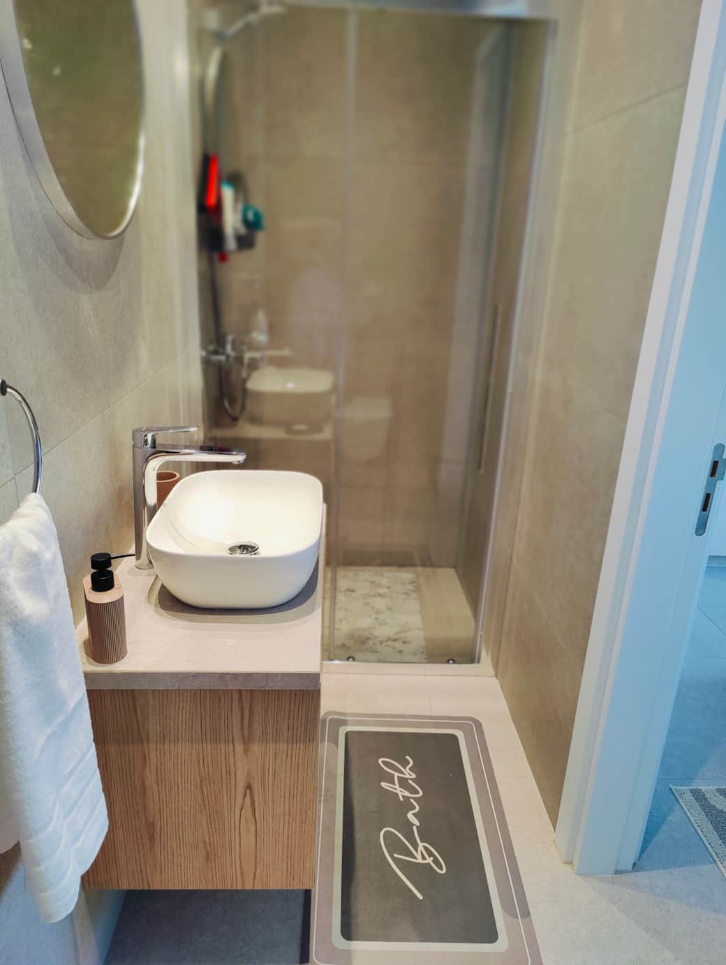 Bedroom 1 - En suite 2