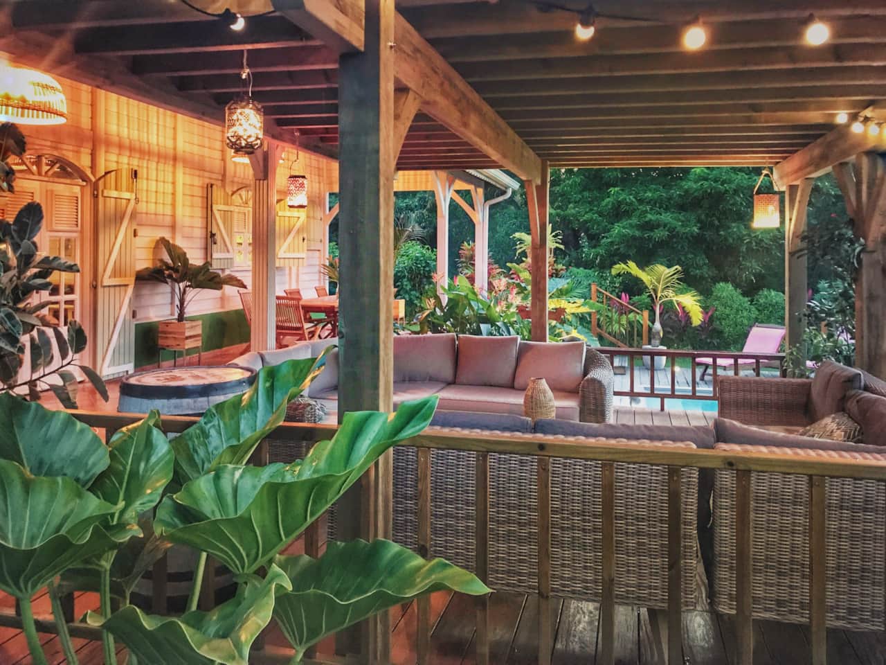 Pergola et terrasse avant
