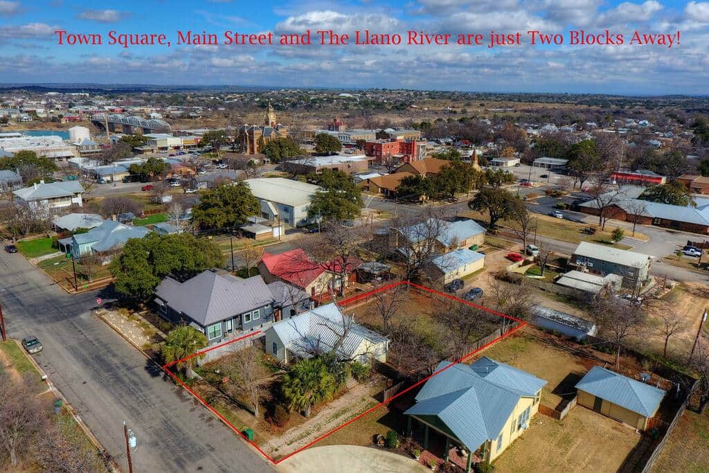 2 Blocks Away from Town Square, Main Street & Llano River