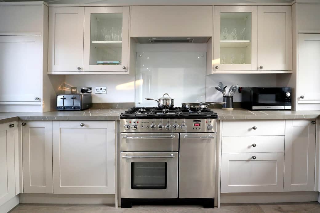 Fully equipped kitchen with dishwasher and American style fridge freezer