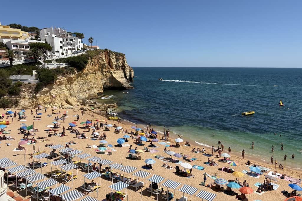 CarvoeiroRiad BeachInSummer 1024x683 CarvoeiroRiad BeachInSummer 1024x683