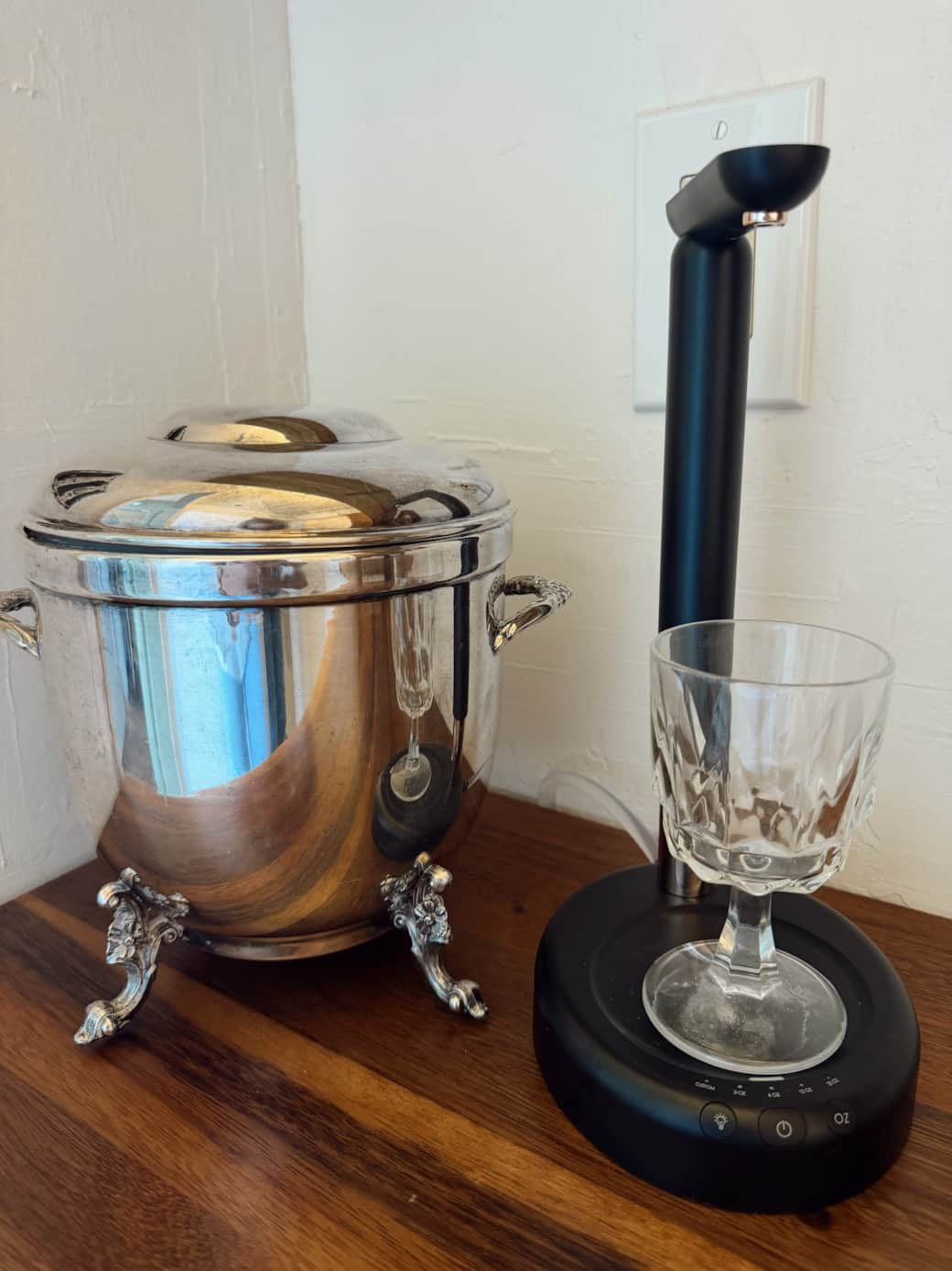 In room touchless water dispenser In room touchless water dispenser