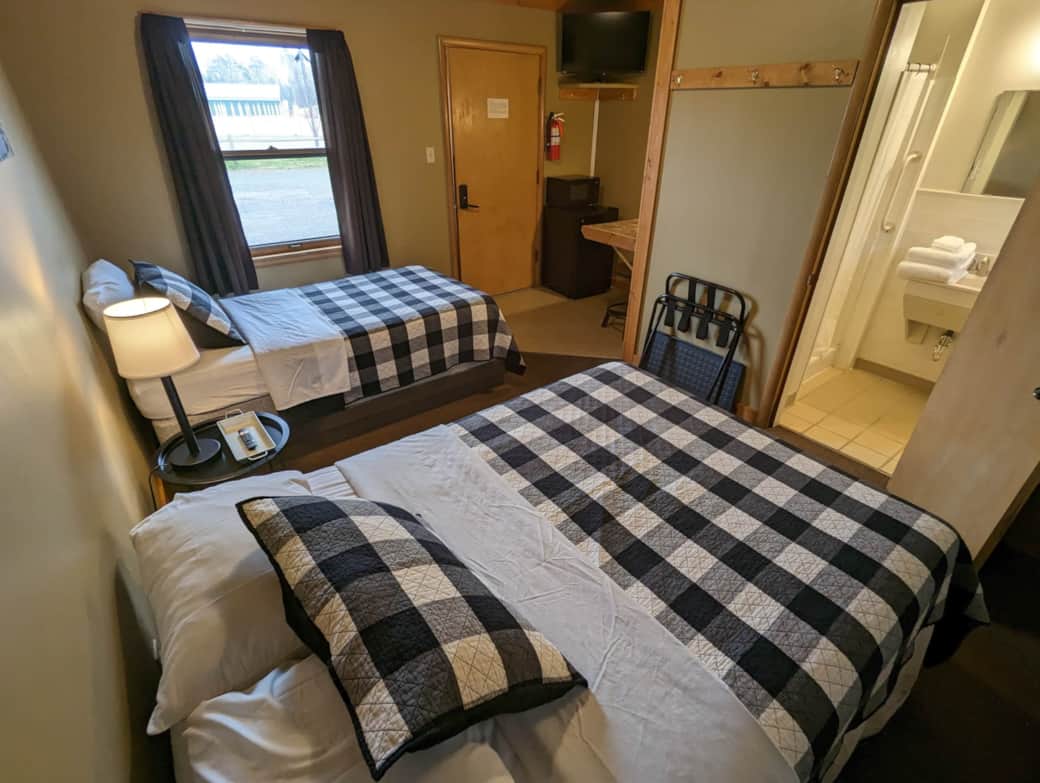 Room 4 - Full/Double Bed and Twin Bed