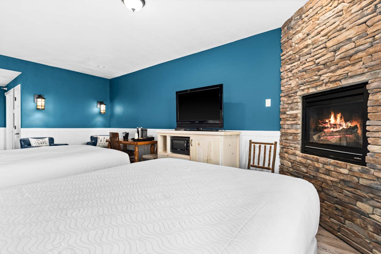 Spacious studio with cozy queen beds for all