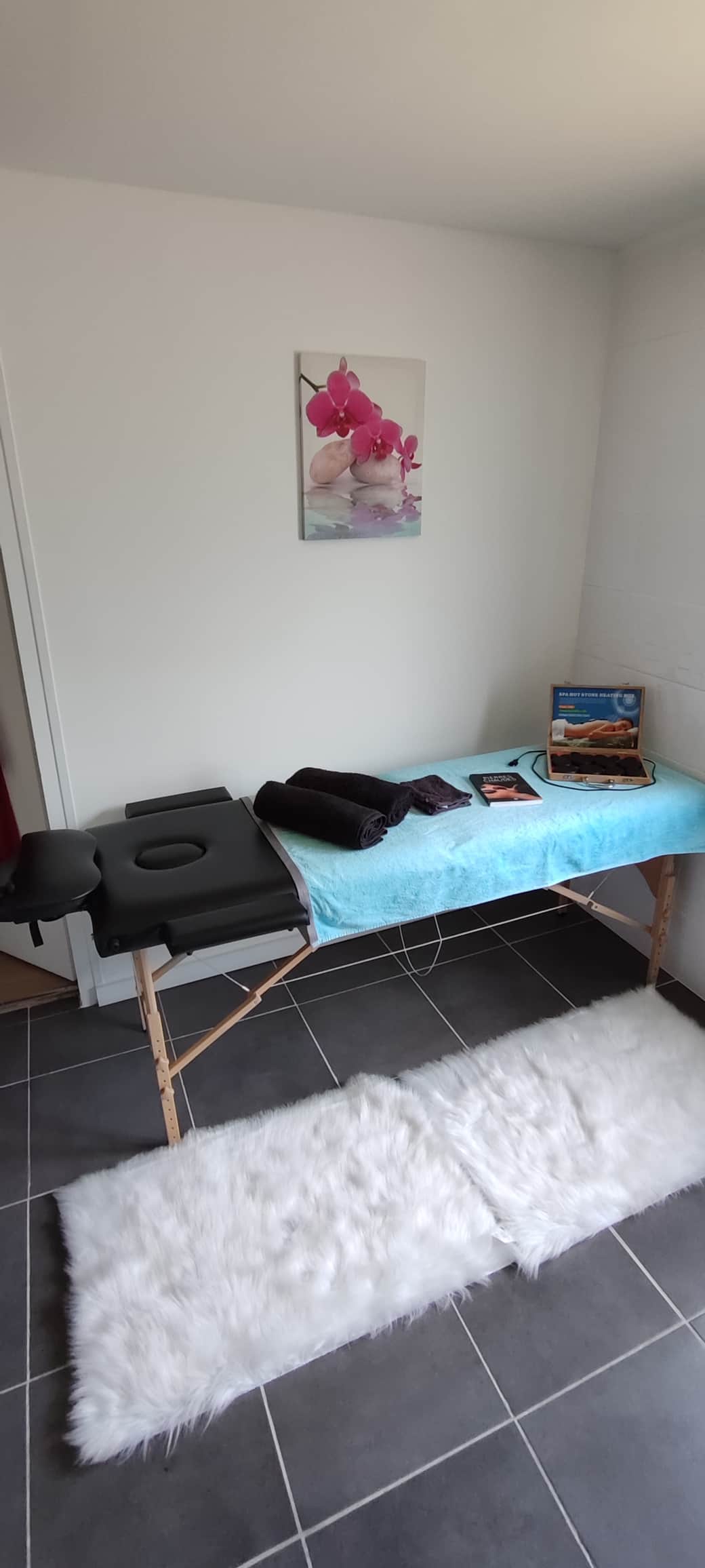 Table de massage  avec coffret pierres chaudes 