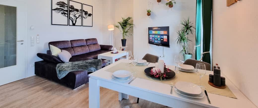 Wohnzimmer mit Essbereich Wohnzimmer mit Essbereich