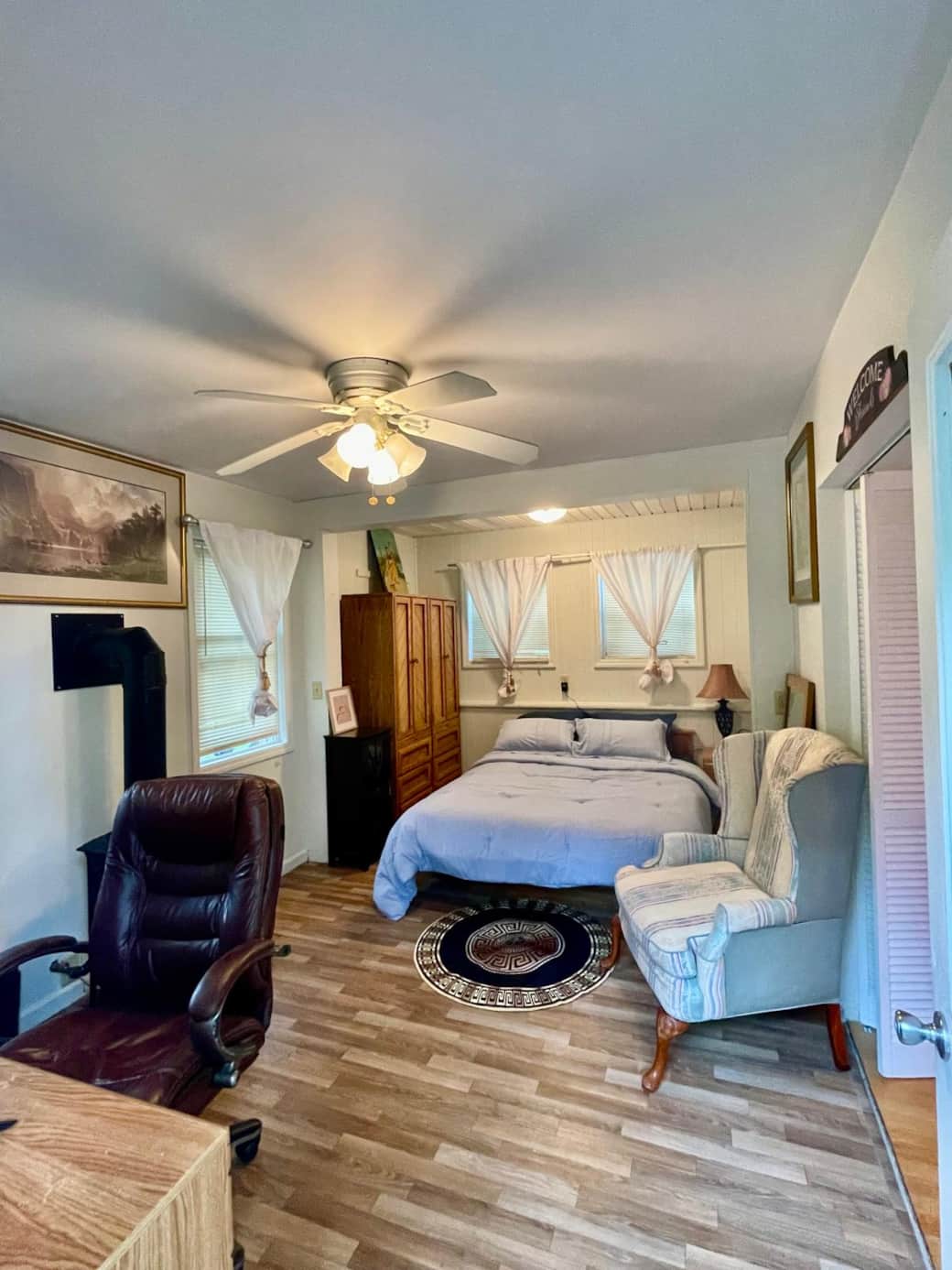 Bedroom w/ceiling fan